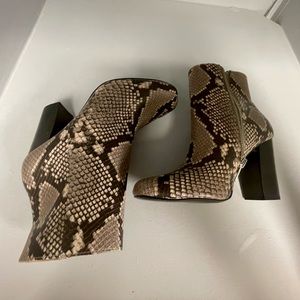 Steve Madden - Snake style Ankle Boot 7M